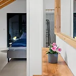 Feworld - 2 - Near Train Station - Free Parking Apartman