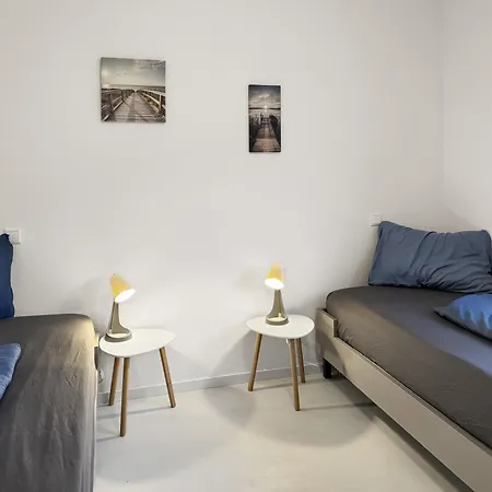 Feworld - 2 - Near Train Station - Free Parking Apartment