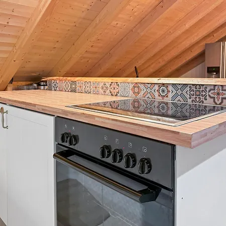 Feworld - 2 - Near Train Station - Free Parking Apartment