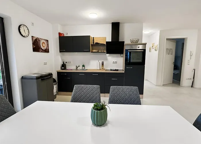 Feworld - 2 - Near Train Station - Free Parking דירה