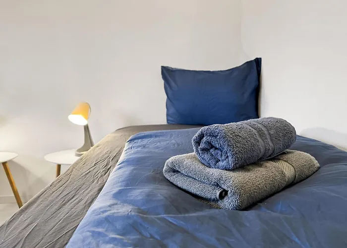 Feworld - 2 - Near Train Station - Free Parking דירה