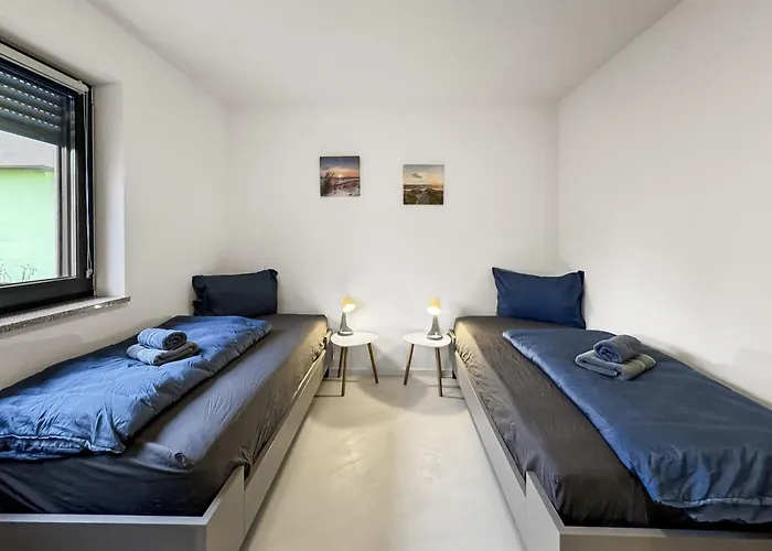 Feworld - 2 - Near Train Station - Free Parking דירה *