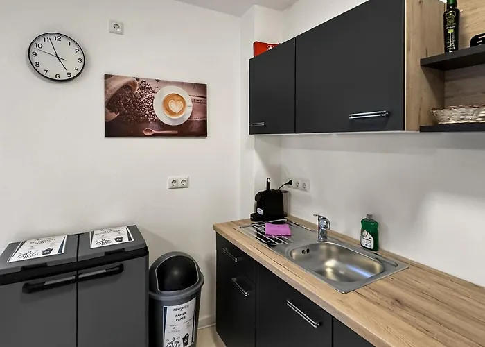 Feworld - 2 - Near Train Station - Free Parking פריילאסינג